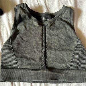 Aeri sports top